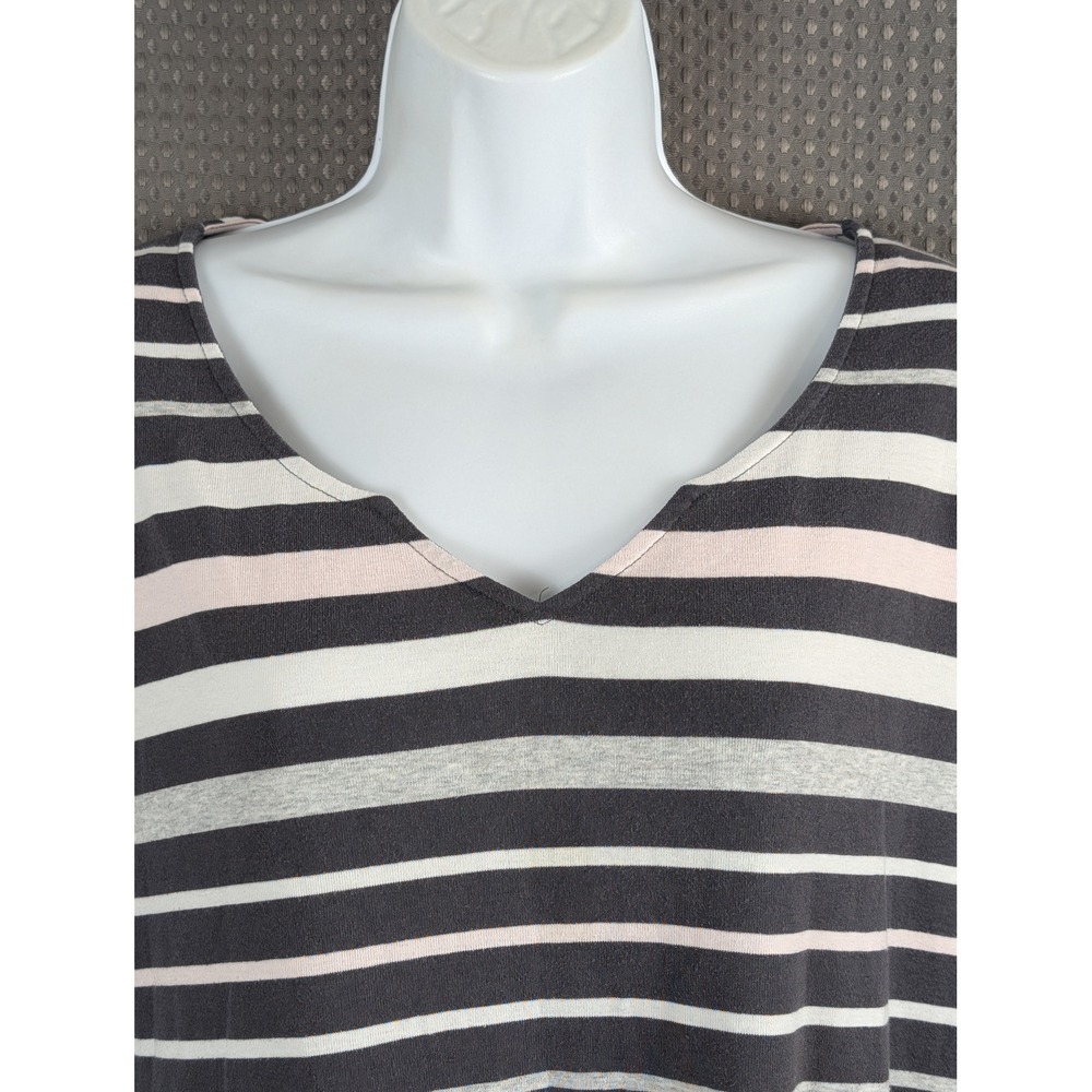 Croft & Barrow Womens 2X Striped 3/4 Sleeve Notched V-Neck Knit Top Grey Pink - Picture 4 of 11